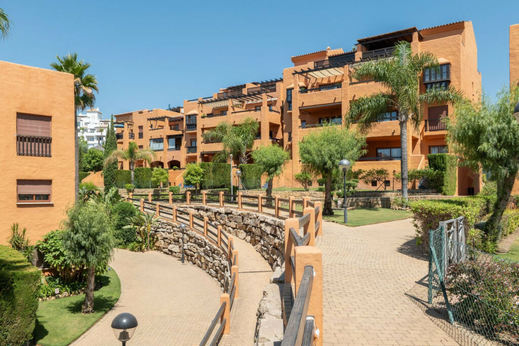 Middle Floor Apartment Benahavís Málaga - image 27