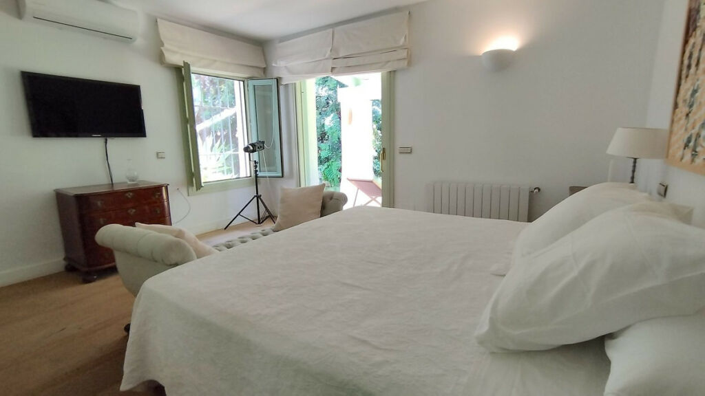 Detached Villa Sierra Blanca Málaga - image 27