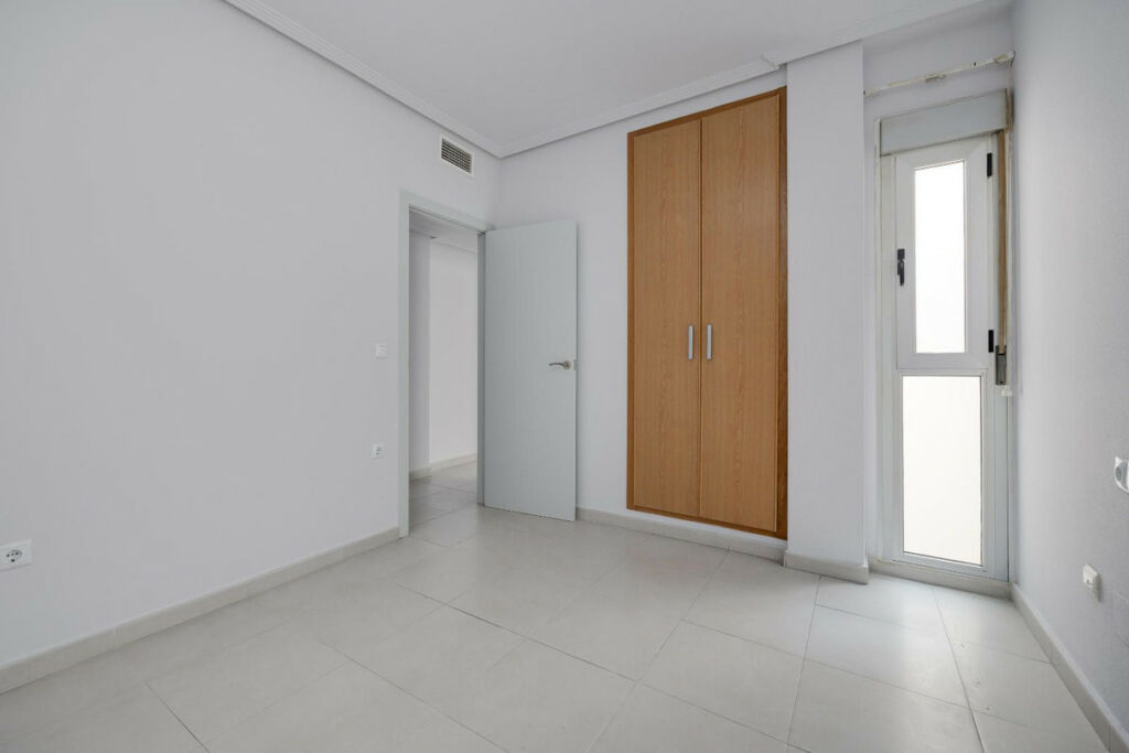 Middle Floor Apartment Torrevieja Alicante - image 27