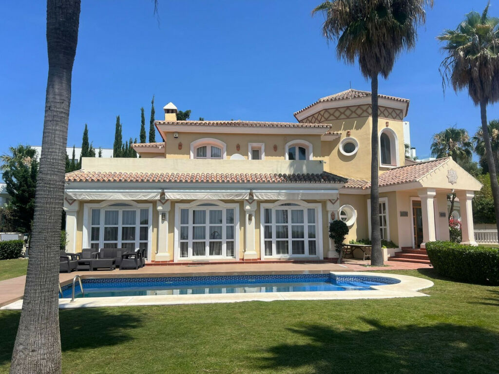 Detached Villa Selwo Málaga - image 26