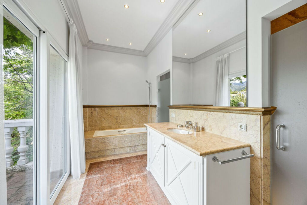 Detached Villa Nagüeles Málaga - image 27