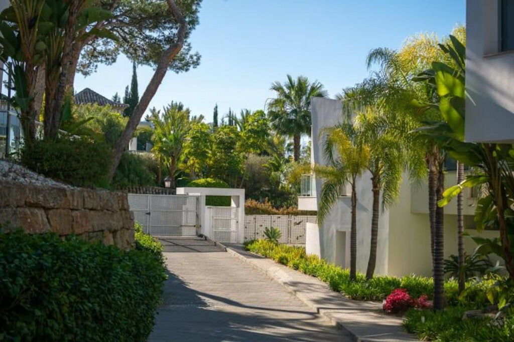 Townhouse Sierra Blanca Málaga - image 27