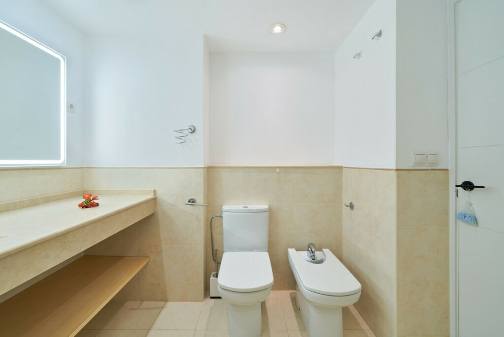 Middle Floor Apartment Elviria Málaga - image 27
