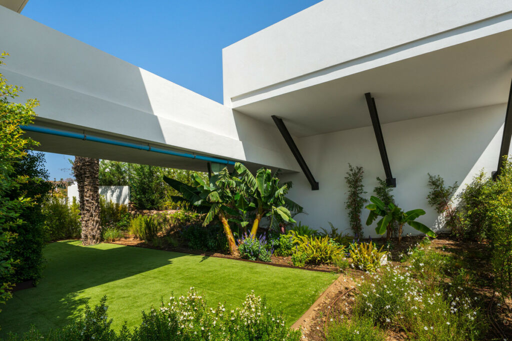 Detached Villa Estepona Málaga - image 27