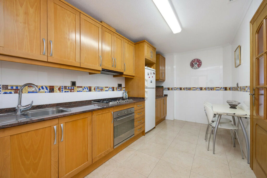 Middle Floor Apartment Torrevieja Alicante - image 28