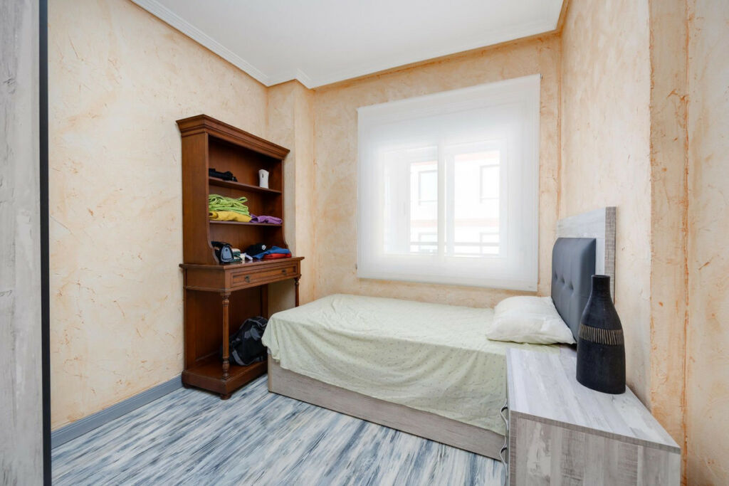 Middle Floor Apartment Torrevieja Alicante - image 28
