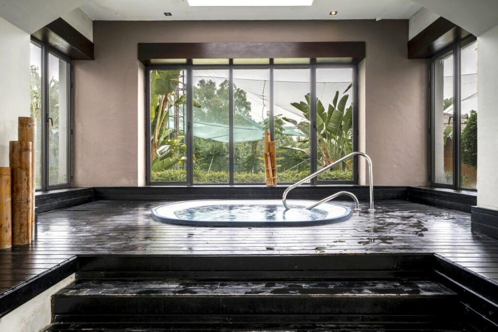 Detached Villa Estepona Málaga - image 27