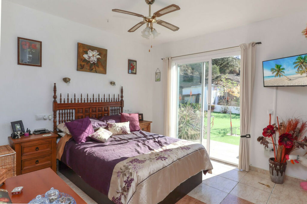 Detached Villa Tolox Málaga - image 28