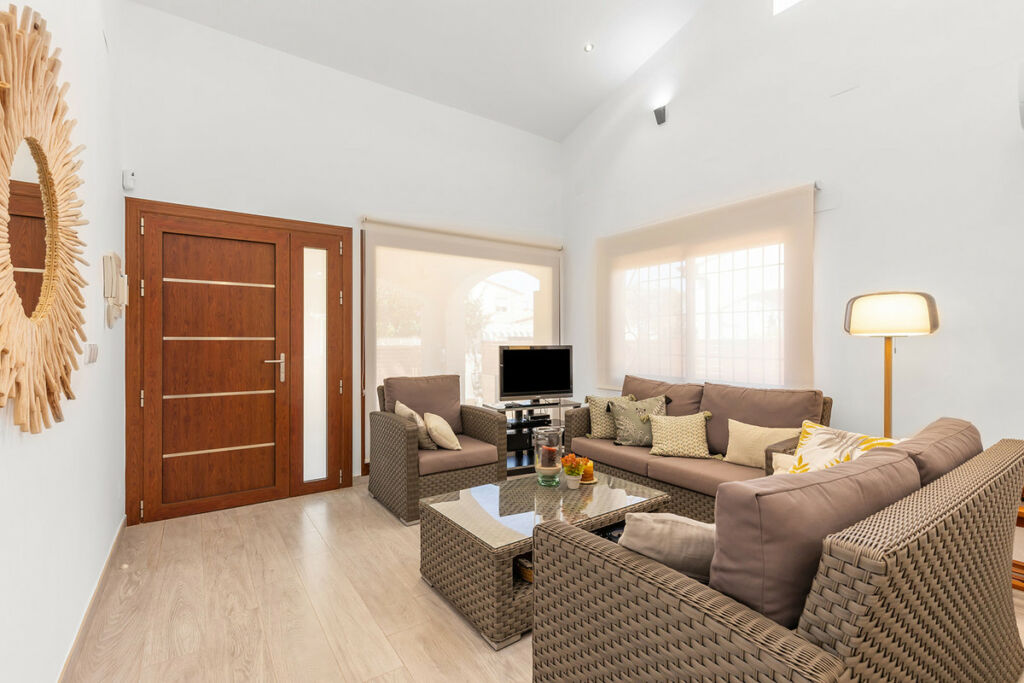 Detached Villa Punta Prima Alicante - image 28