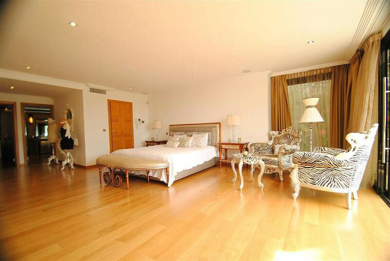 Detached Villa Cabopino Málaga - image 27