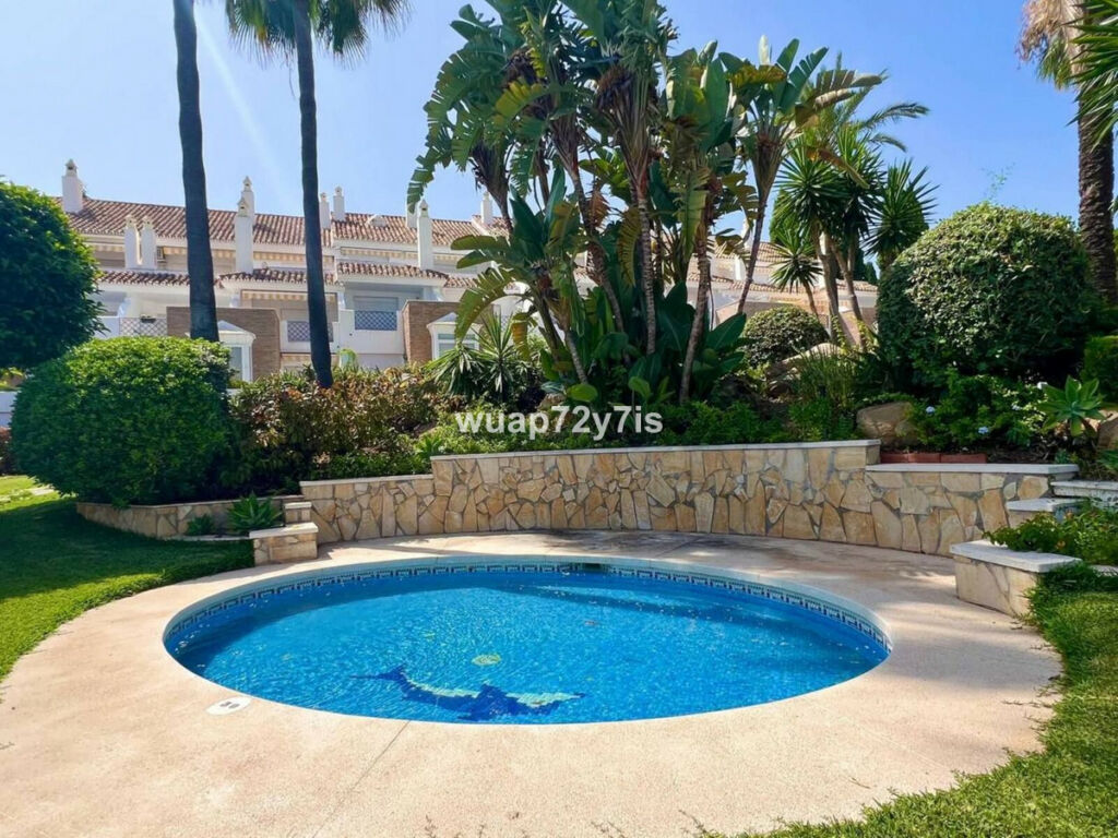 Townhouse El Paraiso Málaga - image 28