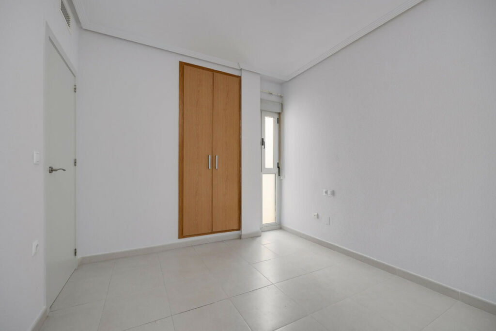 Middle Floor Apartment Torrevieja Alicante - image 28