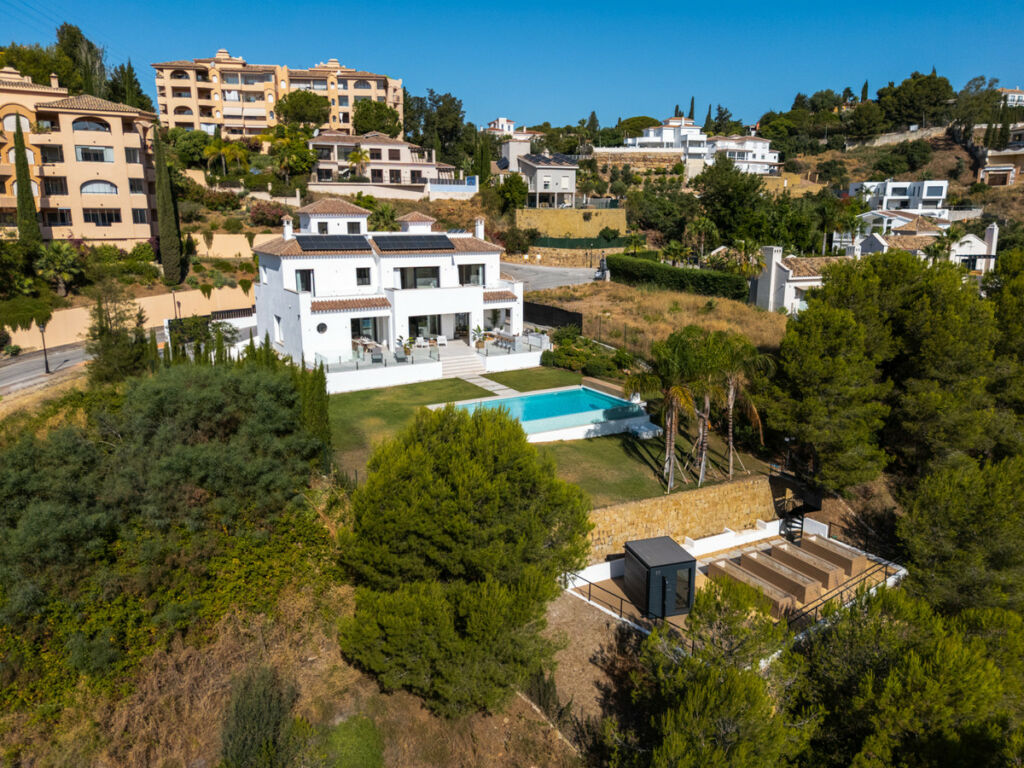 Detached Villa Elviria Málaga - image 28