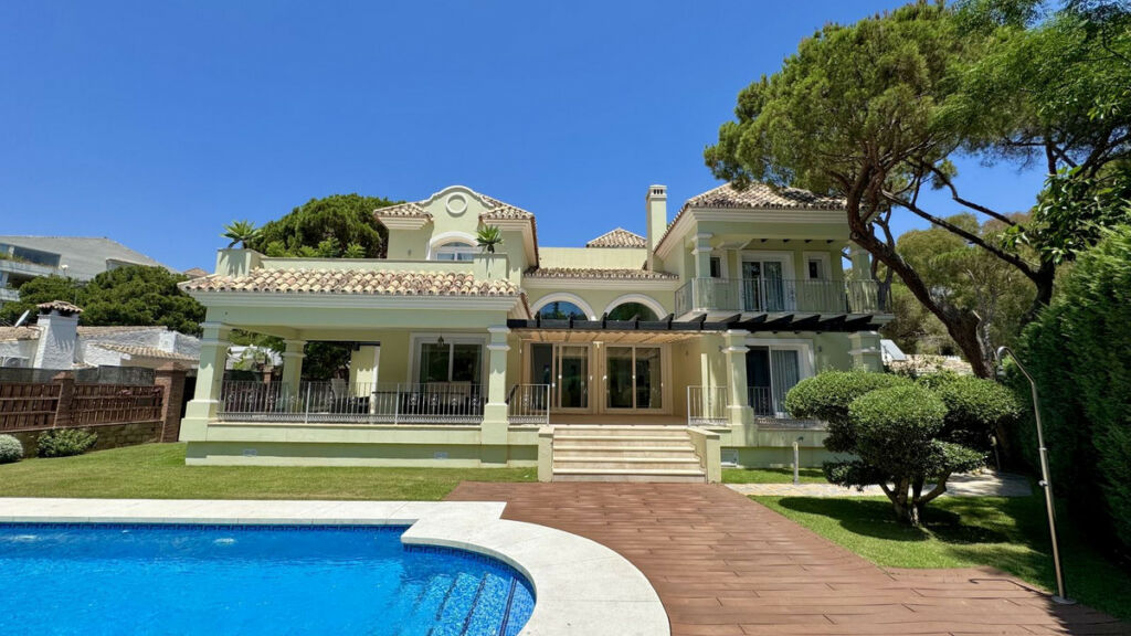 Detached Villa Elviria Málaga - image 28