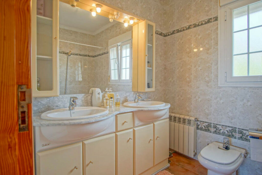 Detached Villa Los Pinos Alicante - image 28
