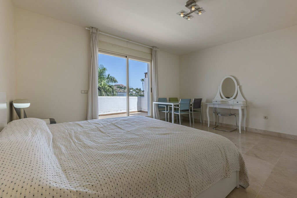 Townhouse Nueva Andalucía Málaga - image 28