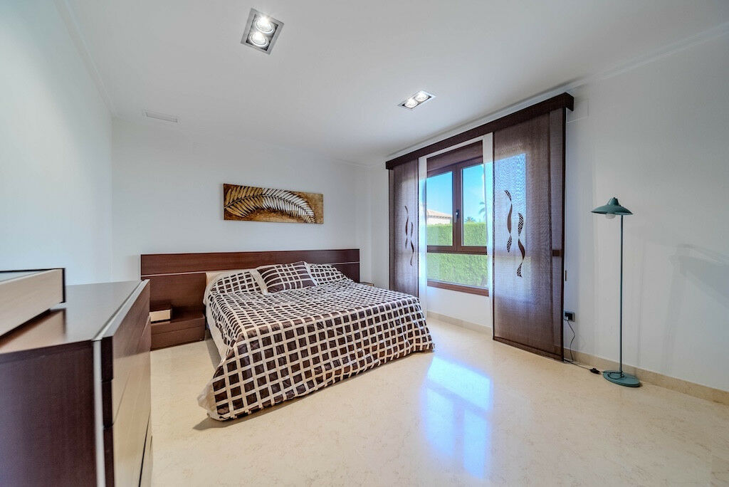 Detached Villa Cabo Roig Alicante - image 28