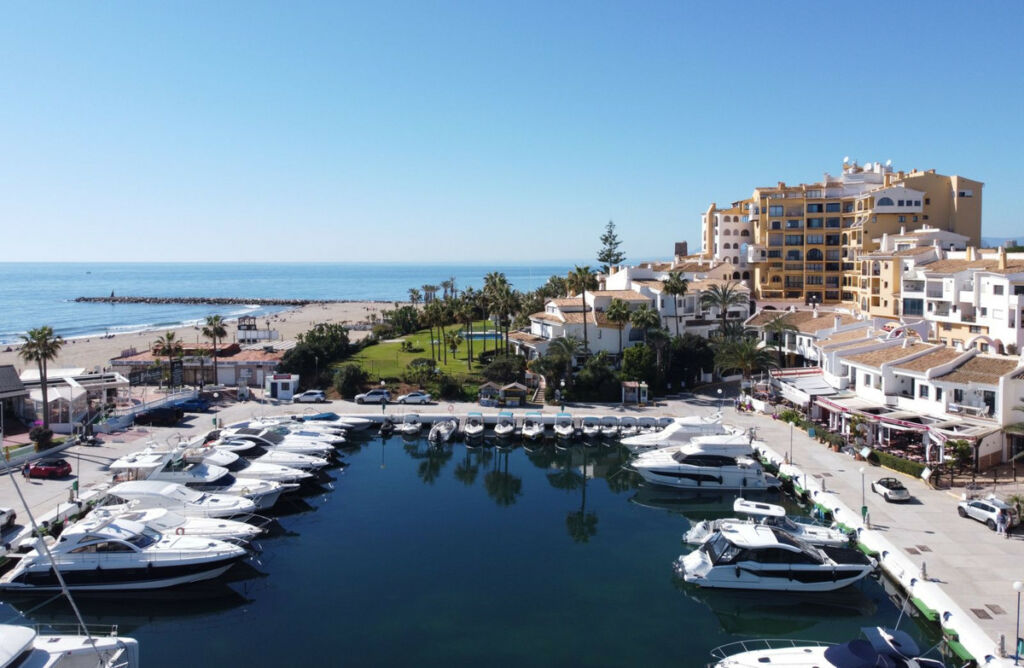 Middle Floor Apartment Puerto de Cabopino Málaga - image 28