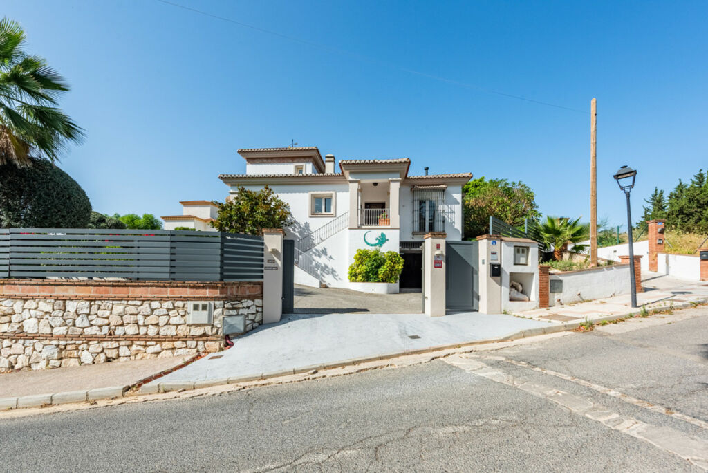 Detached Villa Sierrezuela Málaga - image 27