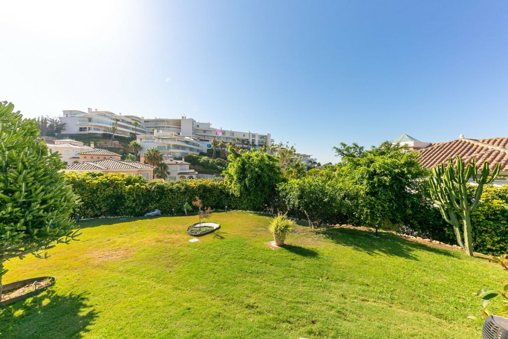Detached Villa La Capellania Málaga - image 28