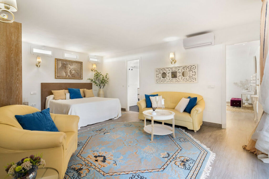 Detached Villa Estepona Málaga - image 27