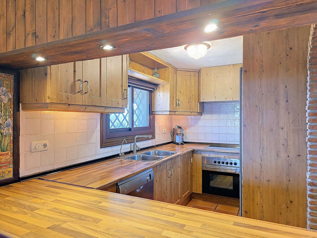 Detached Villa Riogordo Málaga - image 28