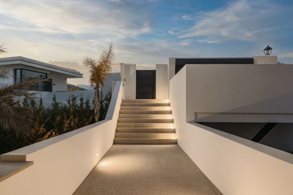 Detached Villa Estepona Málaga - image 28