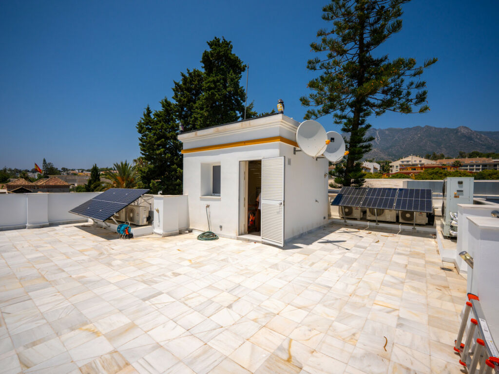 Detached Villa Marbella Málaga - image 28