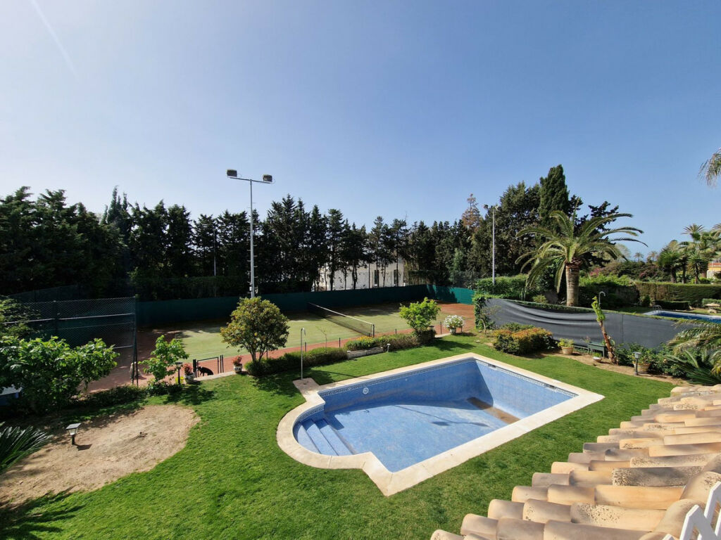 Detached Villa Guadalmina Baja Málaga - image 7