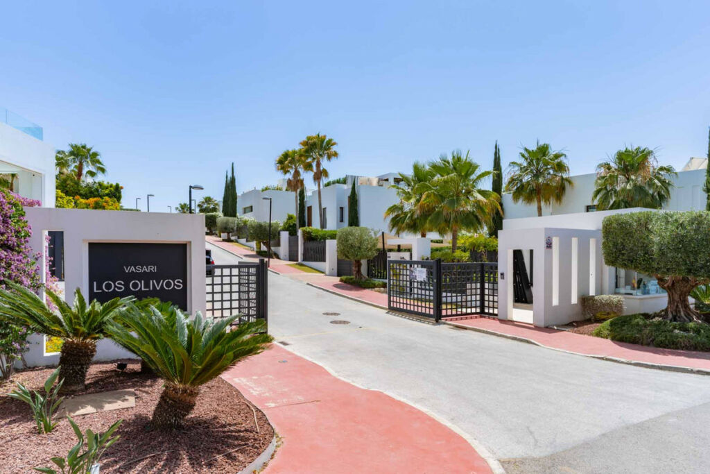 Detached Villa Nueva Andalucía Málaga - image 29