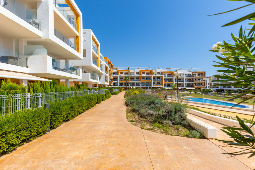 Middle Floor Apartment Villamartin Alicante - image 29