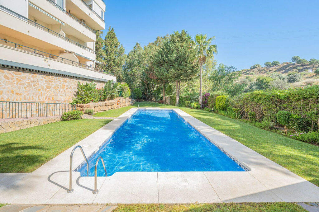 Penthouse Calahonda Málaga - image 21