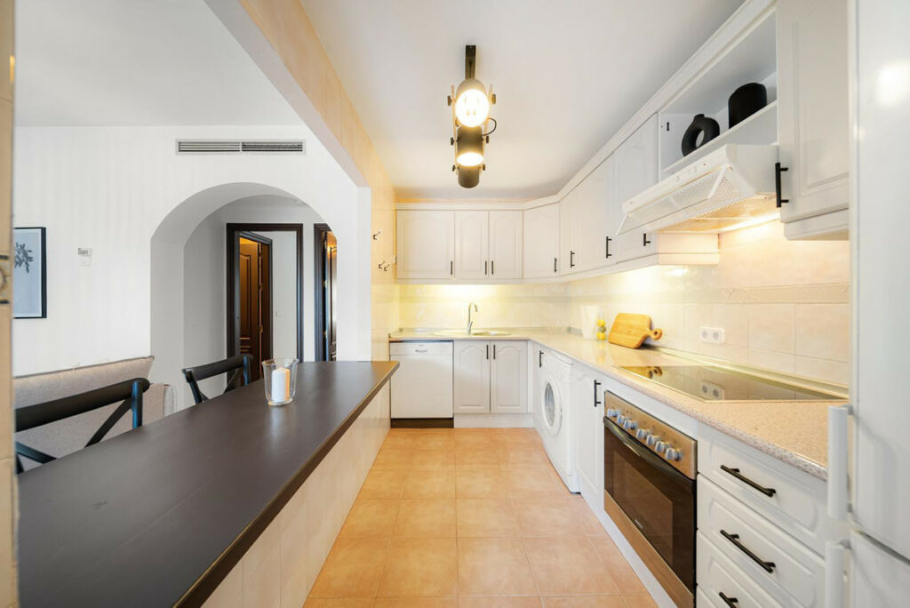 Middle Floor Apartment Nueva Andalucía Málaga - image 29