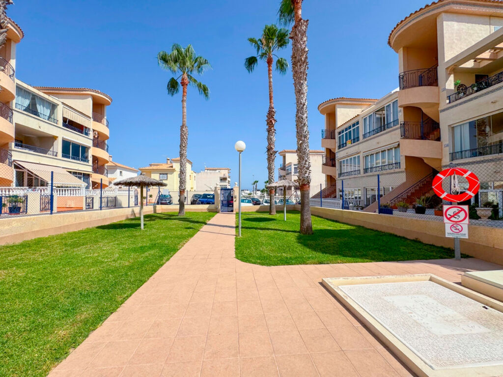 Middle Floor Apartment Los Altos Alicante - image 29