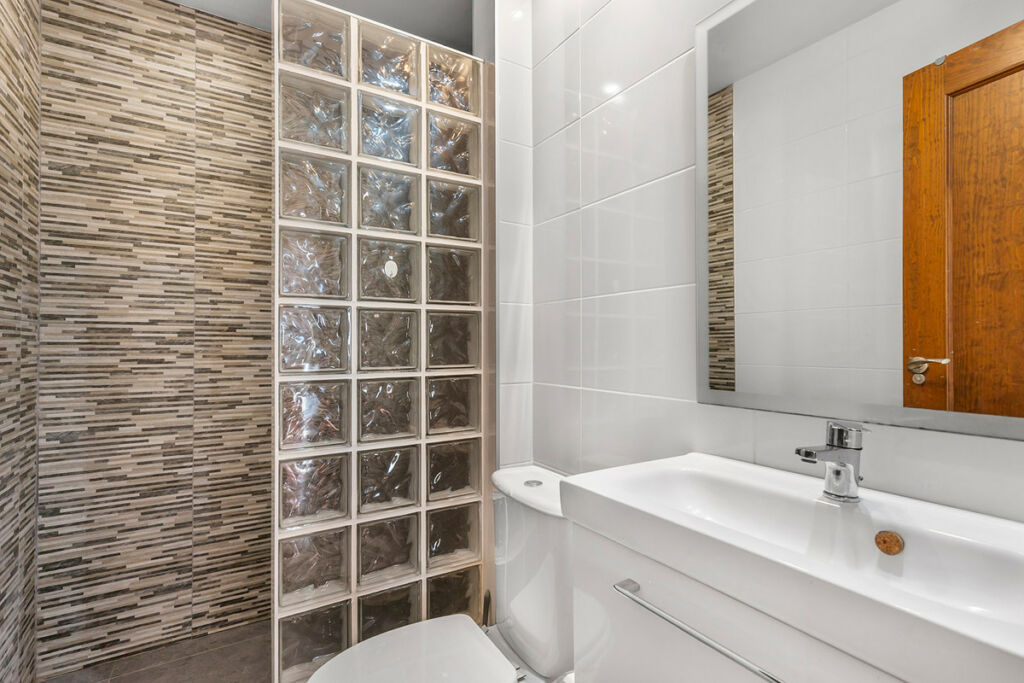 Middle Floor Apartment Los Altos Alicante - image 29