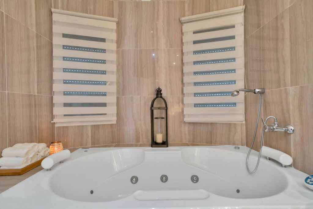 Detached Villa Estepona Málaga - image 29