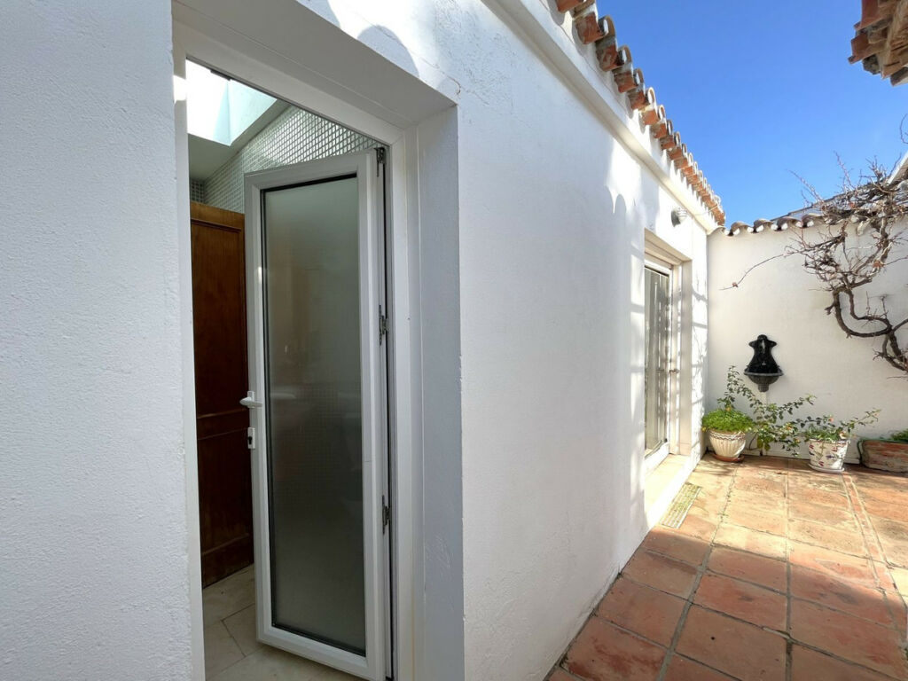 Detached Villa Estepona Málaga - image 29