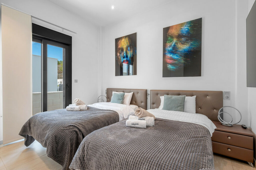 Detached Villa Villamartin Alicante - image 29