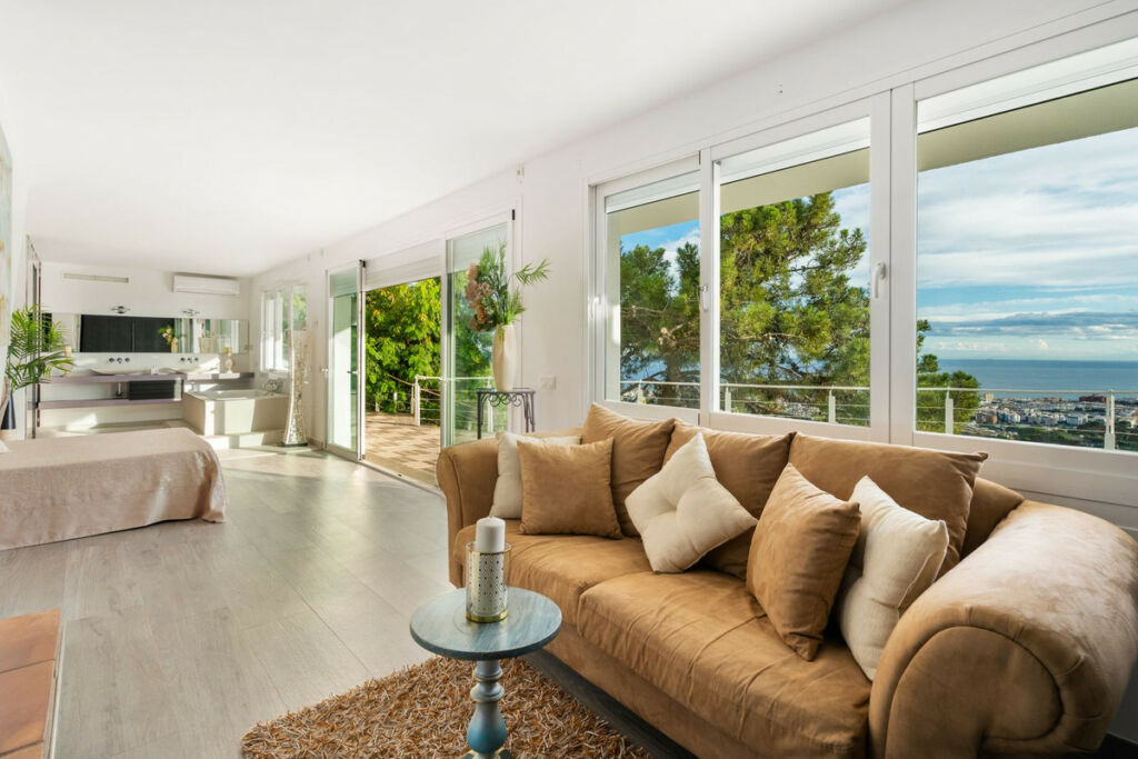 Detached Villa Estepona Málaga - image 28