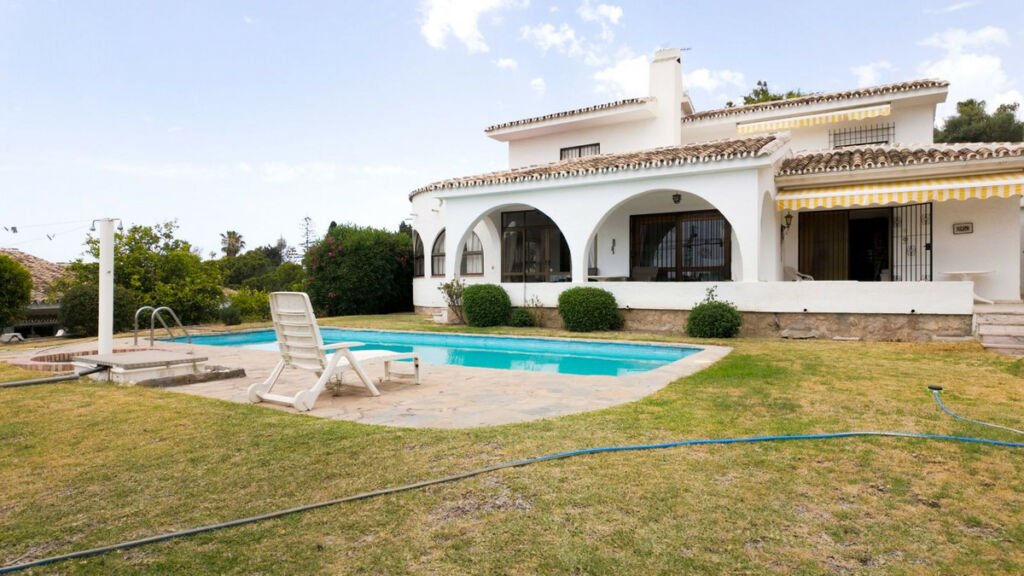 Detached Villa Torremuelle Málaga - image 3