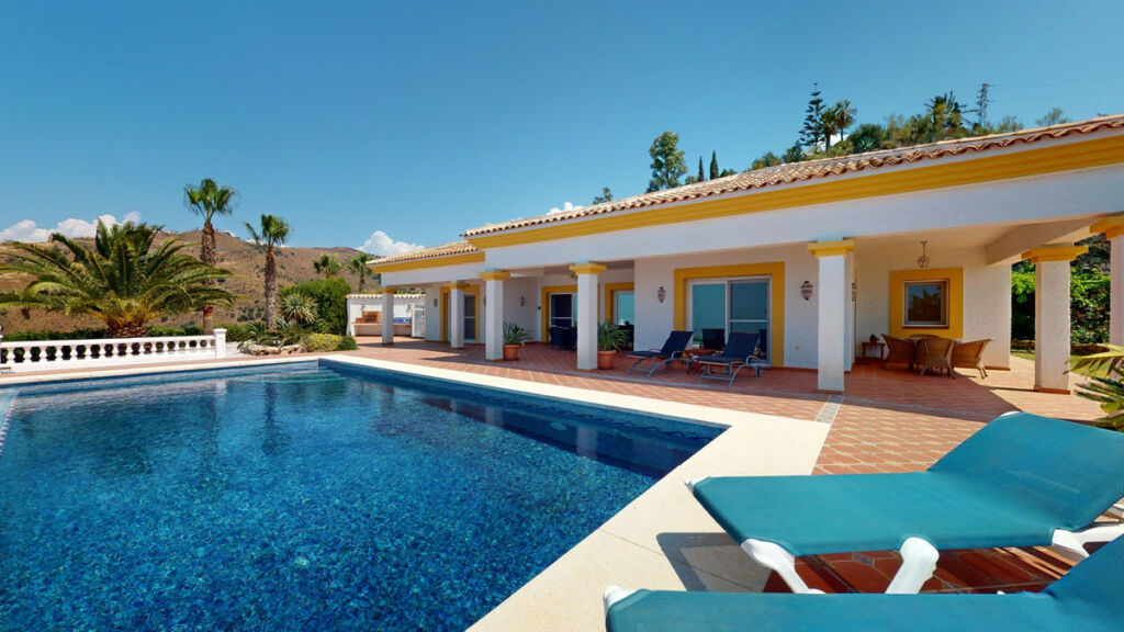 Detached Villa Algarrobo Málaga - image 3