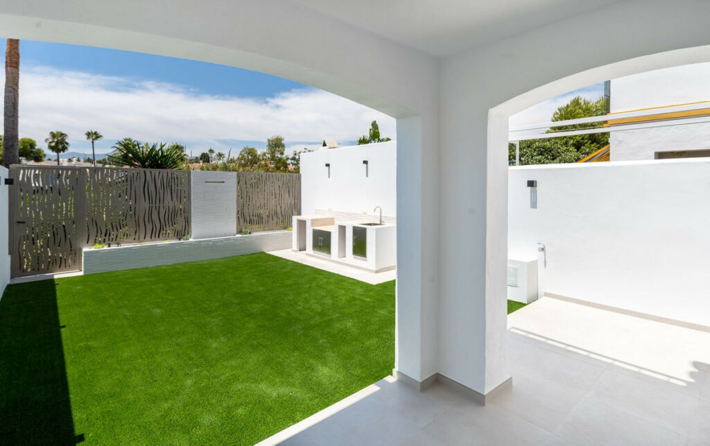 Townhouse Estepona Málaga - image 3