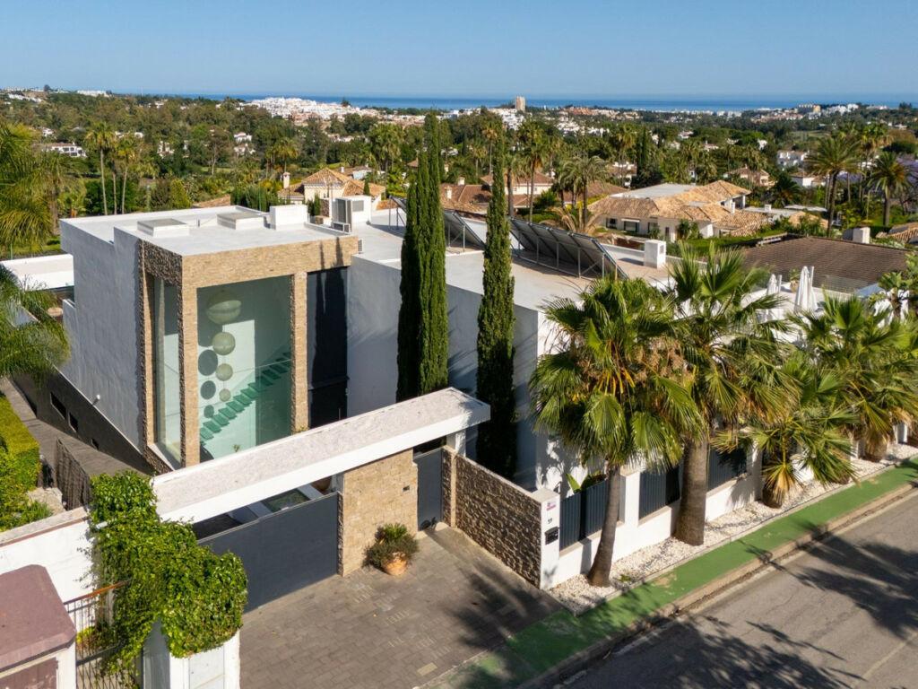 Detached Villa Marbella Málaga - image 3