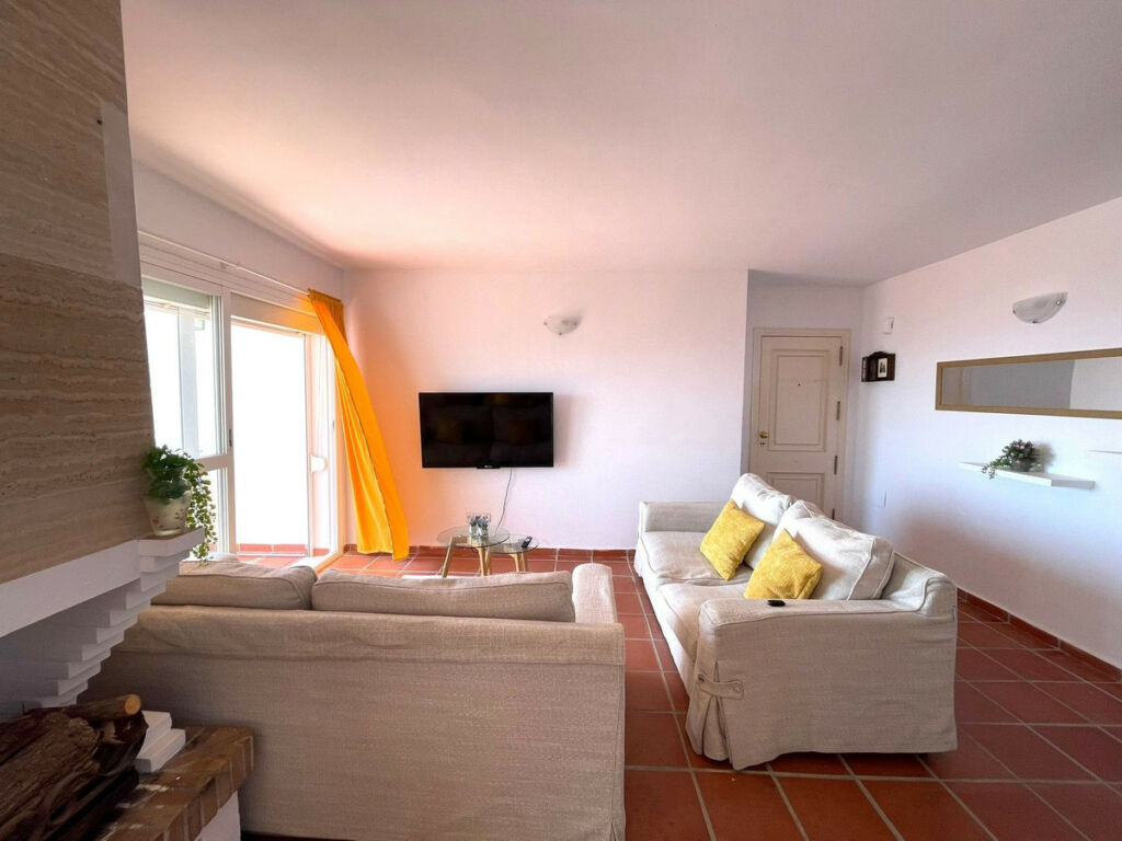 Top Floor Apartment Manilva Málaga - image 3