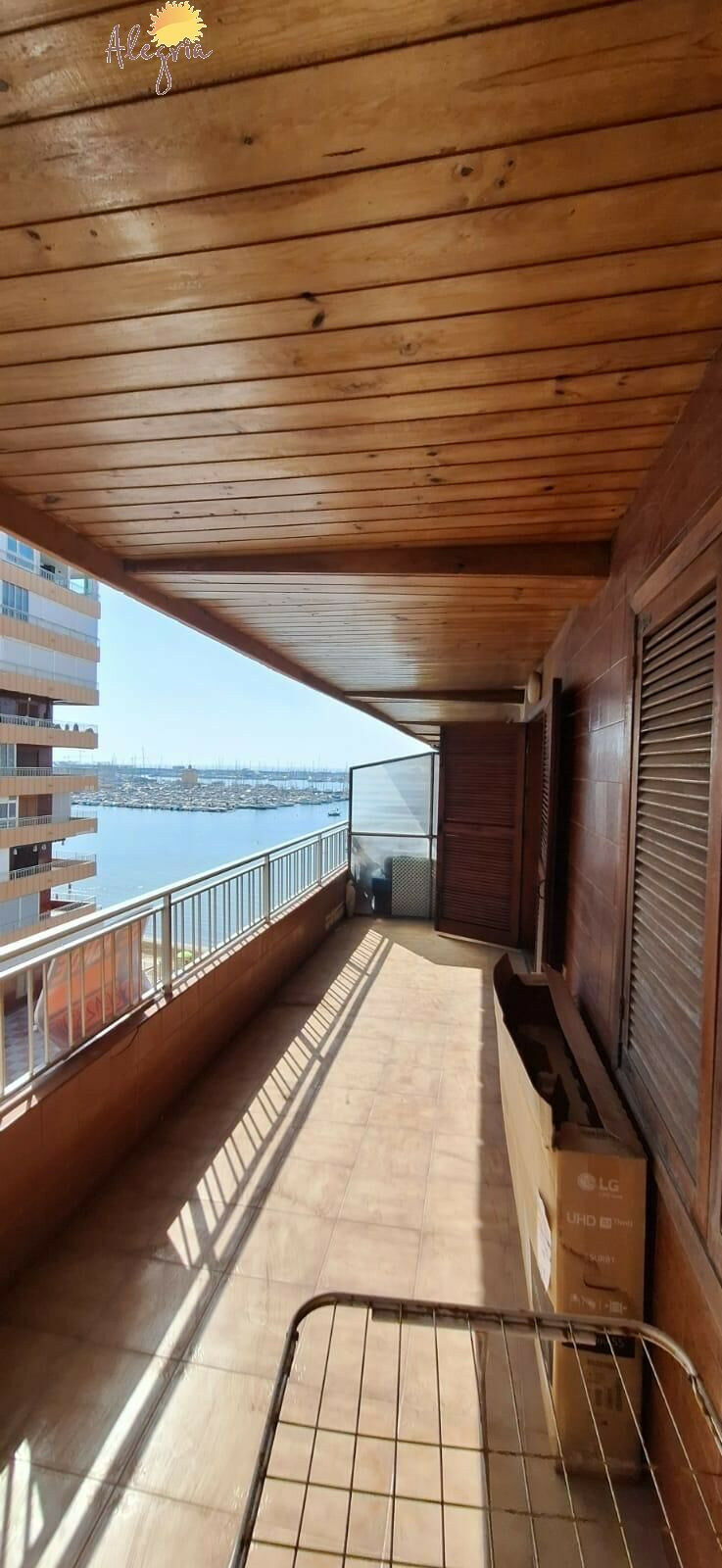 Middle Floor Apartment Torrevieja Alicante - image 3