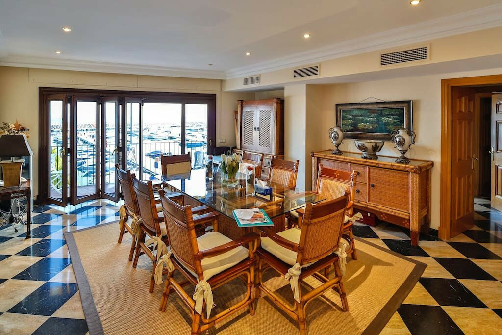 Middle Floor Apartment Puerto Banús Málaga - image 3