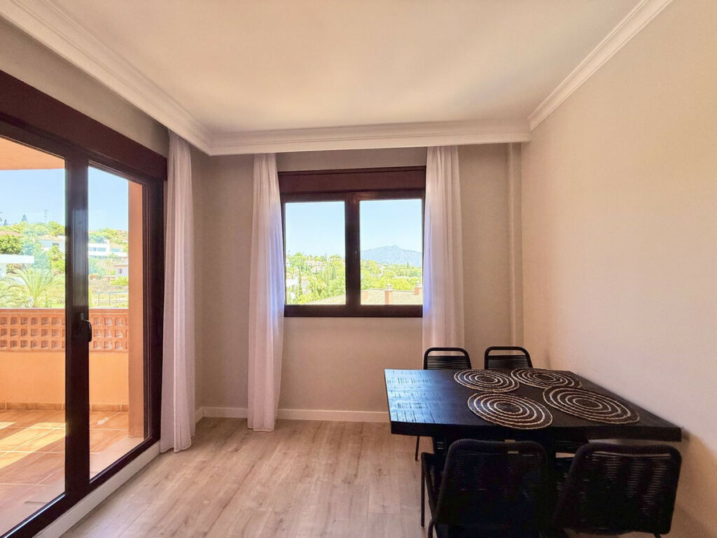 Top Floor Apartment Benahavís Málaga - image 4