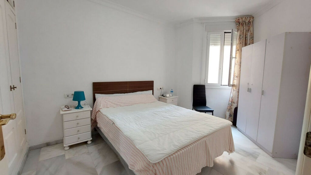 Middle Floor Apartment Fuengirola Málaga - image 3