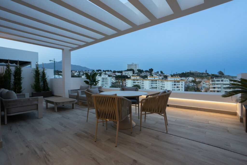 Middle Floor Apartment Nueva Andalucía Málaga - image 3
