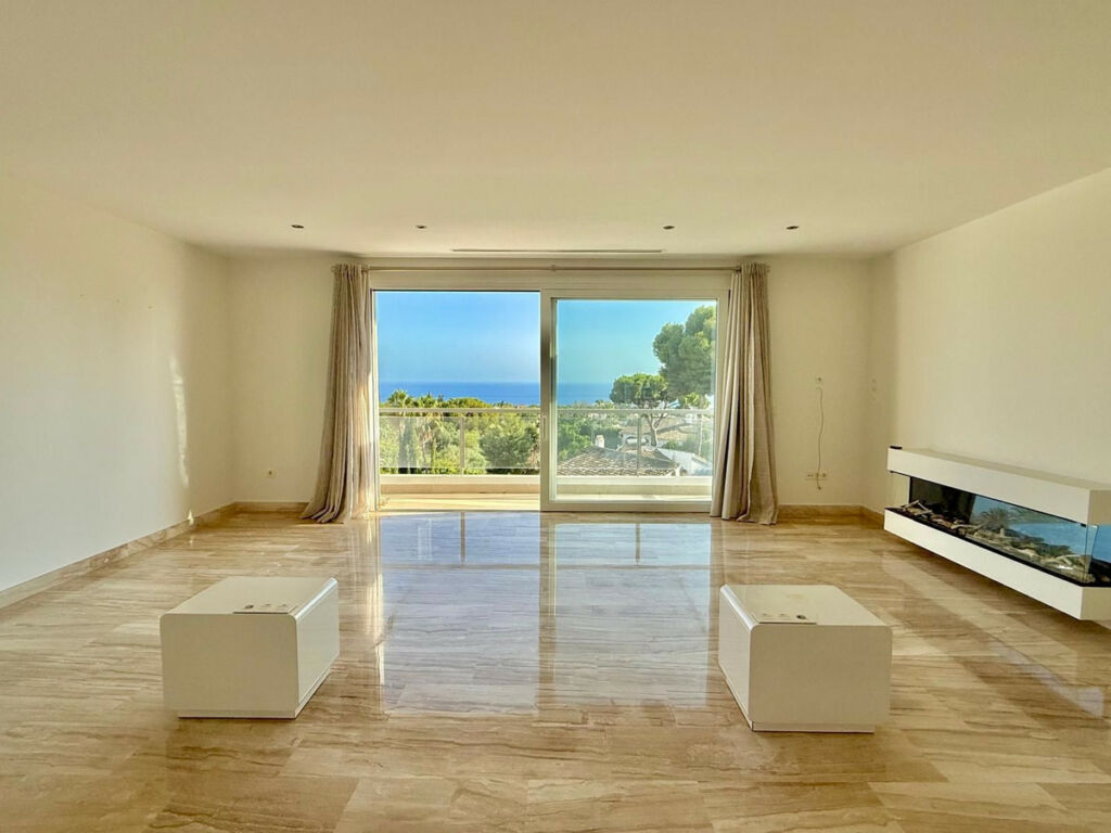 Detached Villa El Rosario Málaga - image 3